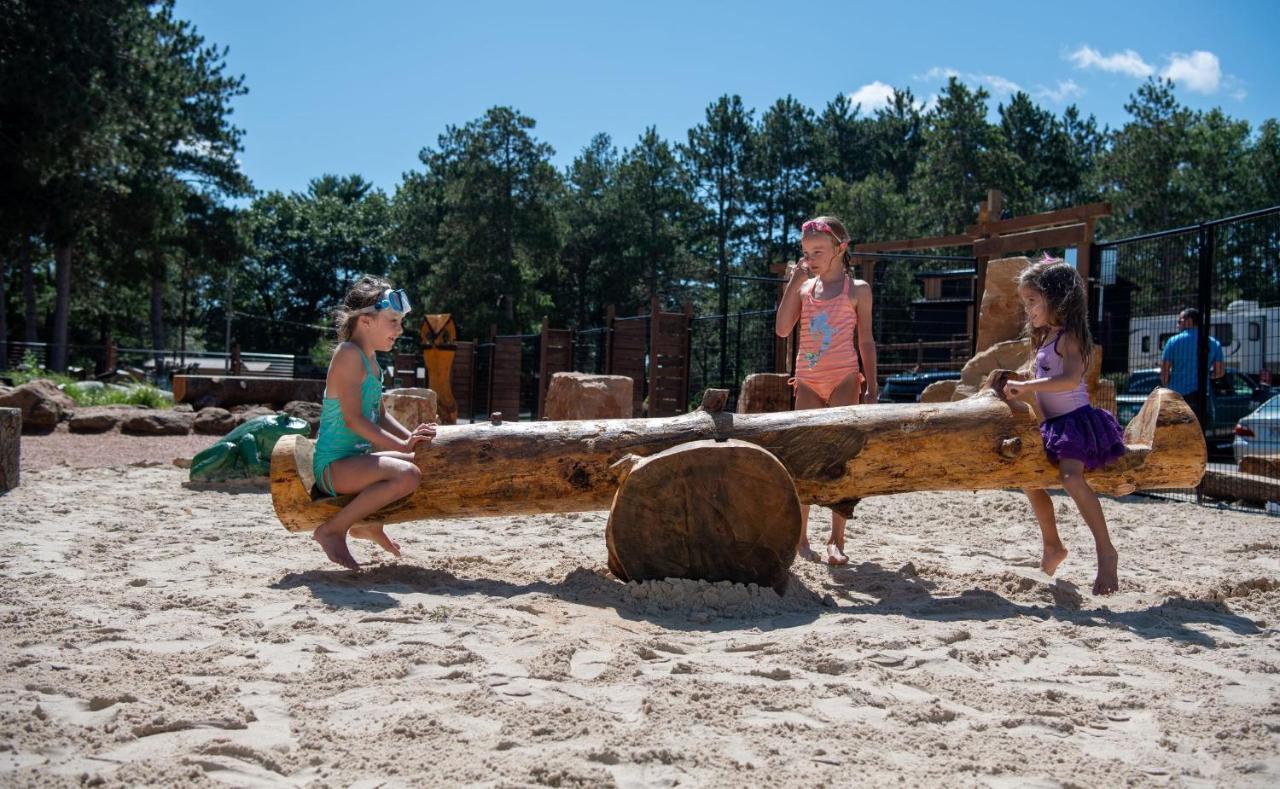 Natura Treescape Resort Wisconsin Dells Exteriör bild